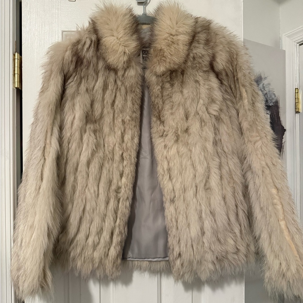 Elegant Fox Fur Jacket in Cream